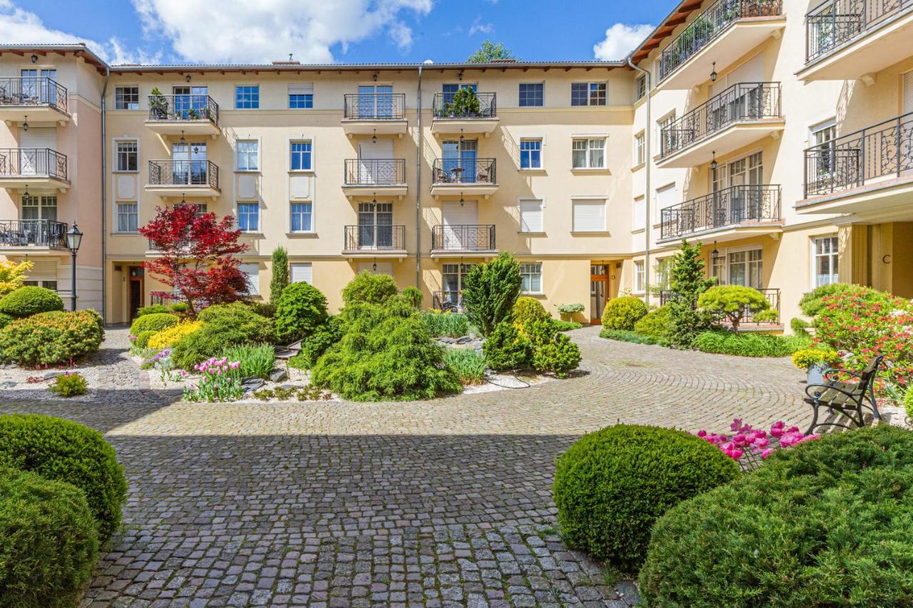 Patio Mare With Free Garage Parking By Renters Apartament
