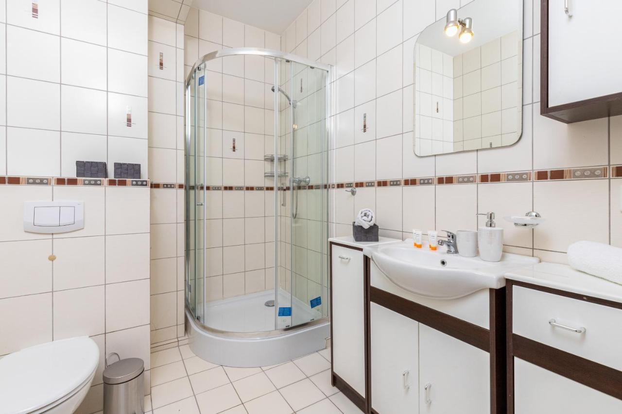 Patio Mare With Free Garage Parking By Renters Apartament